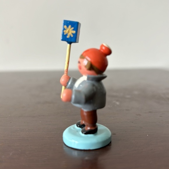 Wendt and Kuhn Erzebirge handcrafted village person celebrating festival - Picture 4 of 5